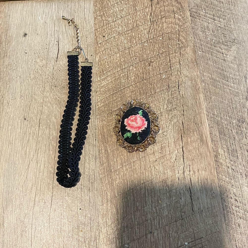 Choker necklace and pin